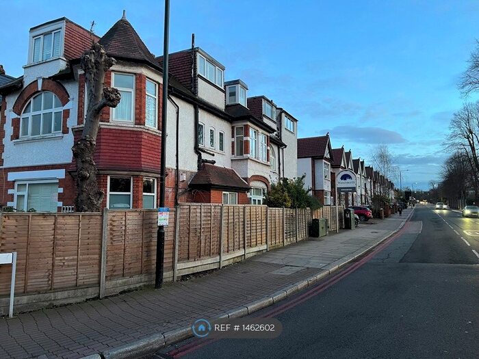 2 Bedroom Flat To Rent In Upper Richmond Road, London, SW15
