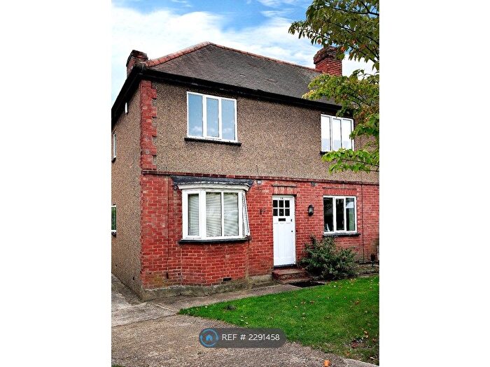 7 Bedroom Semi-Detached House To Rent In Lincoln Road, Guildford, GU2