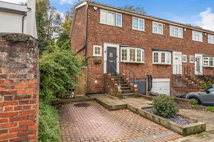 3 Bedroom Semi-Detached House To Rent In Lower Camden Chislehurst, BR7