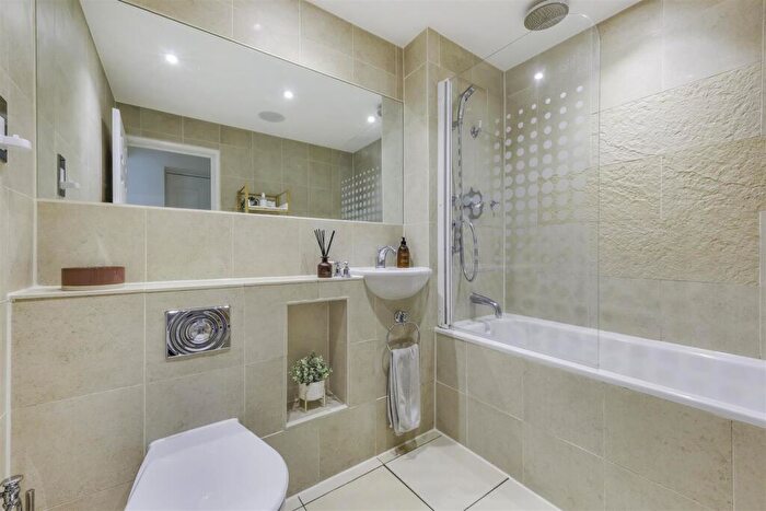 2 Bedroom Apartment To Rent In Dunnymans Road, Banstead, SM7