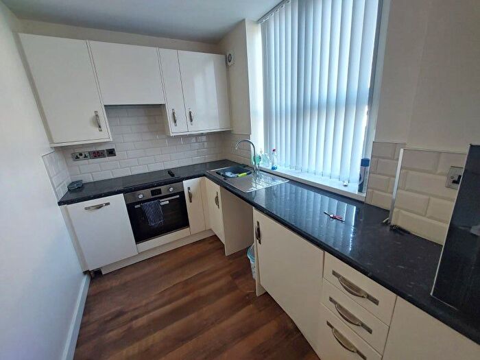 1 Bedroom Flat To Rent In Kirkstall Gate, Kirkstall, LS5