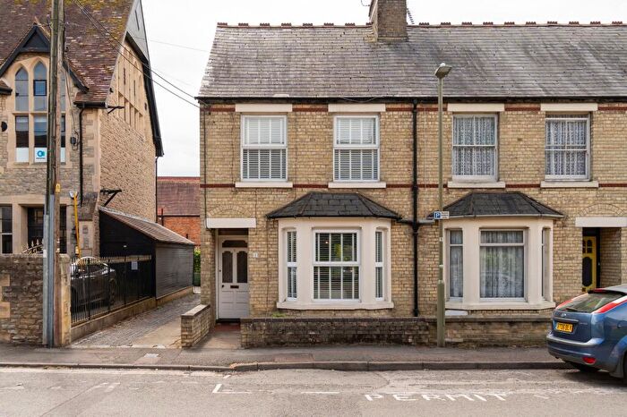 3 Bedroom End Of Terrace House For Sale In Priory Road, Bicester, OX26