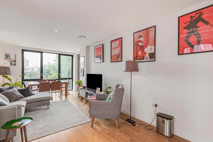 2 Bedroom Apartment For Sale In Camberwell Passage, London, SE5