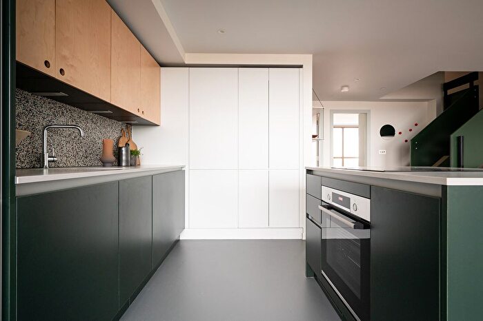 1 Bedroom Flat To Rent In Balfron Tower, St Leonards Road, London, E14