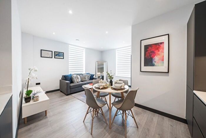 2 Bedroom Flat To Rent In Chertsey, Surrey, KT16