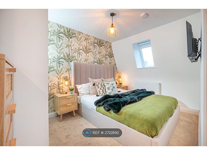 Studio To Rent In Old Town, Swindon, SN1