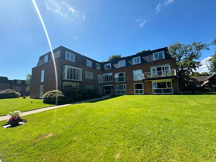2 Bedroom Flat To Rent In Hill Side, Bolton, BL1