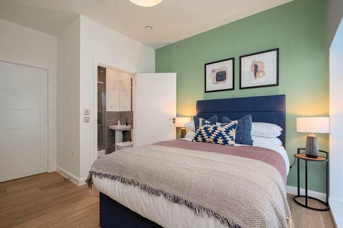 2 Bedroom Flat To Rent In Station Avenue, Walton-On-Thames, KT12