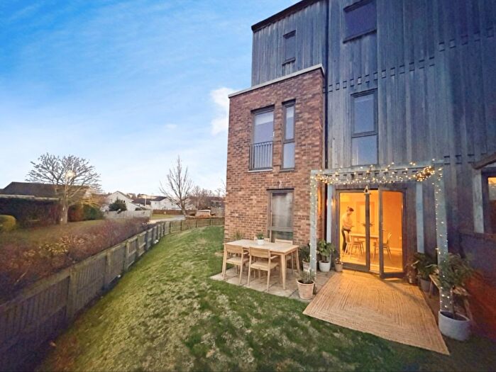 4 Bedroom Town House To Rent In Lang Rigg, Edinburgh, EH30