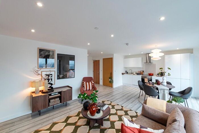 3 Bedroom Duplex To Rent In Kirkstall Road, Leeds, West Yorkshire, LS3