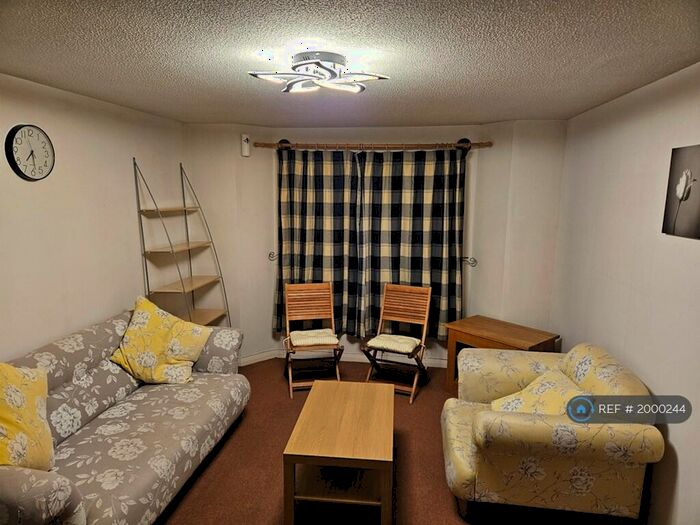 2 Bedroom Flat To Rent In Grovepark Gardens, Glasgow, G20