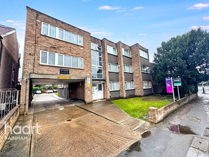 2 Bedroom Flat For Sale In Upminster Road North, Rainham, RM13