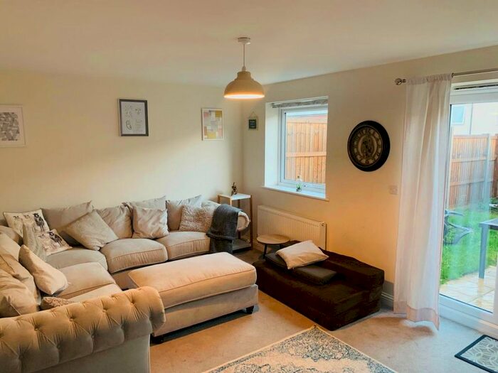 3 Bedroom Flat To Rent In Charlotte Street, Sittingbourne, ME10