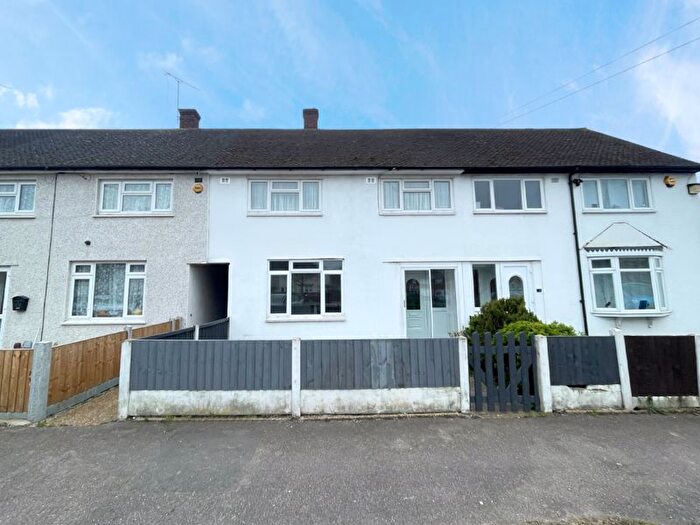 3 Bedroom Terraced House For Sale In Fullarton Crescent, South Ockendon, RM15