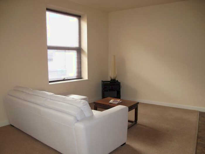 2 Bedroom Flat To Rent In West Gate, Shipley, West Yorkshire, BD18