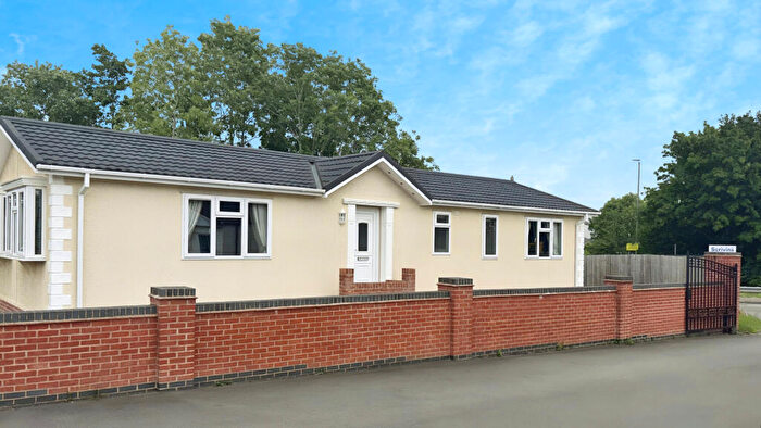 2 Bedroom Park Home For Sale In Hinckley, Leicestershire, LE10