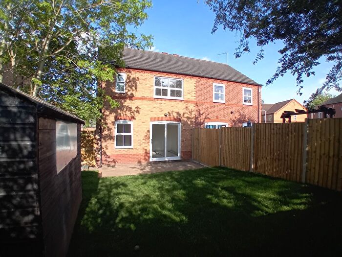 3 Bedroom Semi-Detached House To Rent In Curlew Way, Sleaford, NG34