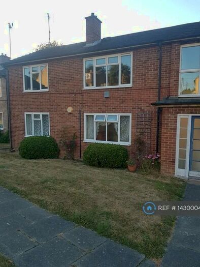 2 Bedroom Flat To Rent In Little Bentswood Close, Haywards Heath, RH16