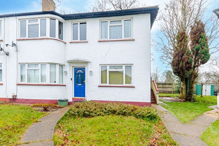 2 Bedroom Maisonette For Sale In Trevellance Way, Watford, WD25