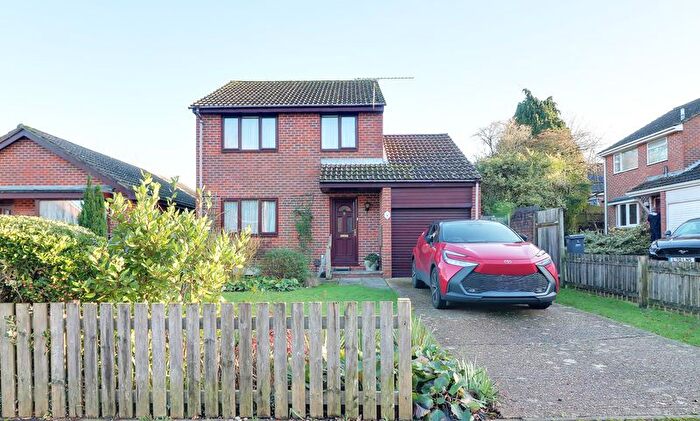 3 Bedroom Detached House For Sale In Spruce Avenue, Waterlooville, PO7