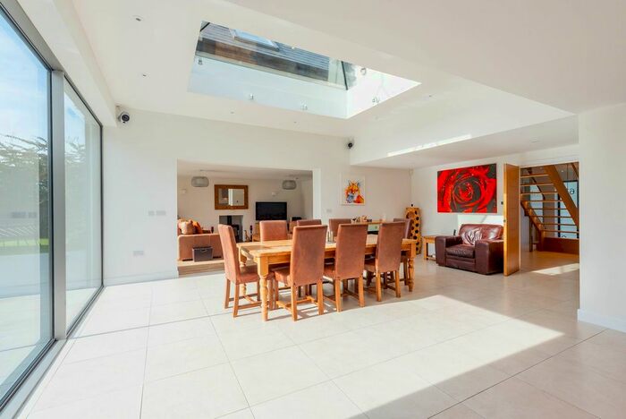 5 Bedroom Detached House For Sale In High Street, Standlake, OX29
