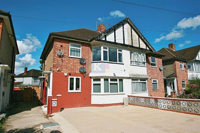 2 Bedroom Maisonette For Sale In Shakespeare Avenue, Hayes, UB4