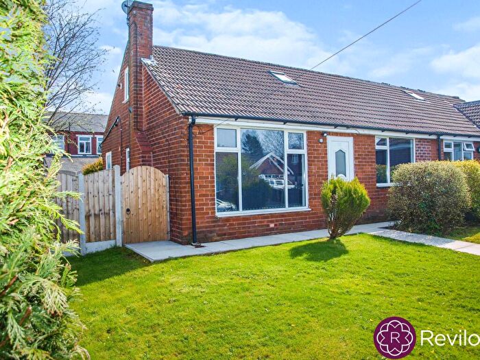 4 Bedroom Semi-Detached Bungalow To Rent In Egremont Road, Milnrow, OL16