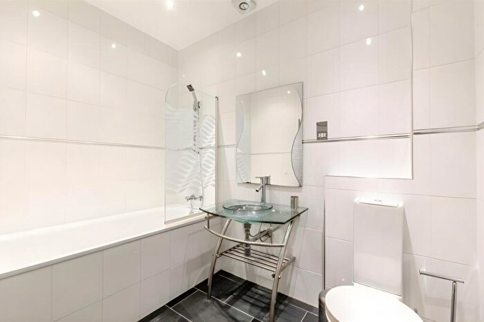 2 Bedroom Flat For Sale In Whiskin Street, Clerkenwell, London, EC1R