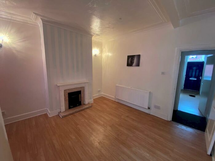 4 Bedroom House To Rent In Trafford Avenue, Leeds, LS9