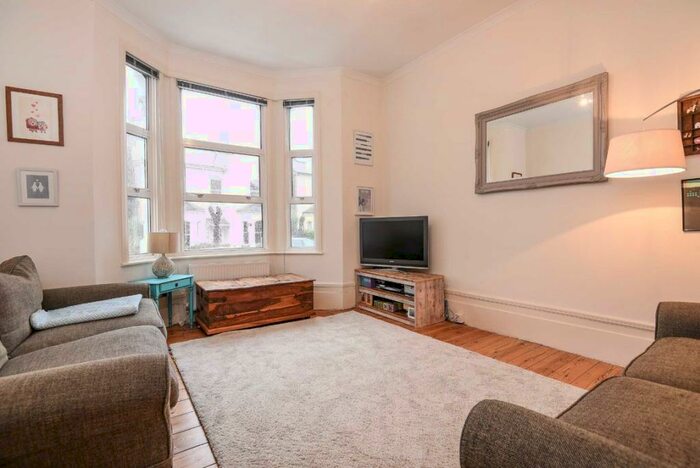 1 Bedroom Flat To Rent In Rossiter Road, Balham, SW12