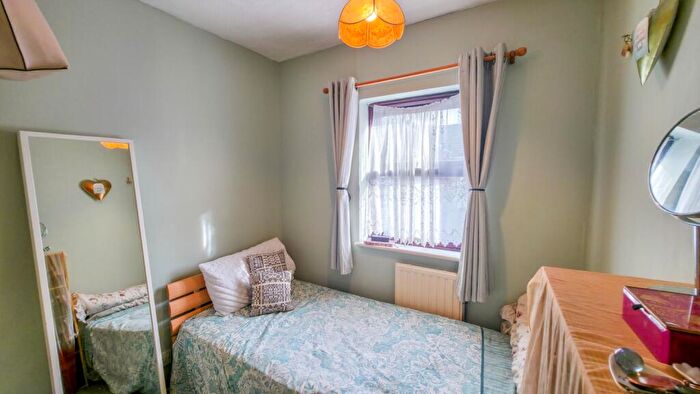 3 Bedroom End Of Terrace House For Sale In Goosander Way, West Thamesmead, SE28