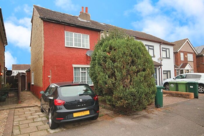 3 Bedroom End Of Terrace House For Sale In Adelaide Road, Ashford, TW15