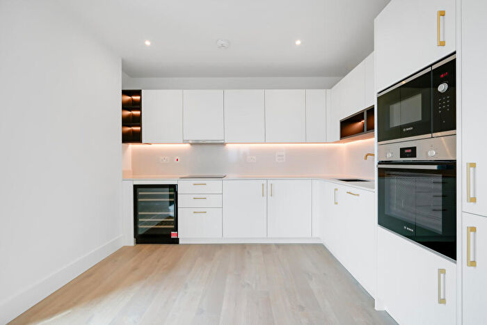 3 Bedroom Apartment To Rent In Affinity View, London, E16