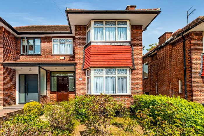 3 Bedroom Semi-Detached House To Rent In Thornfield Avenue, London, NW7