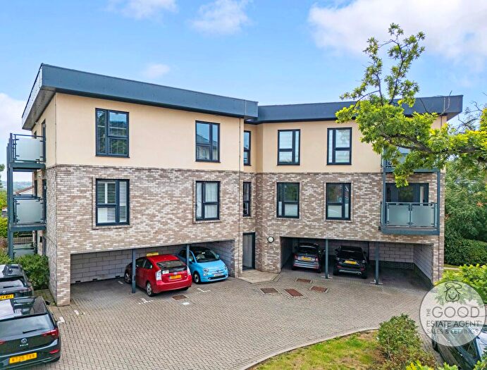 1 Bedroom Flat For Sale In Nova Court, Loughton, IG10