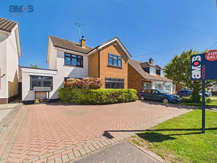 3 Bedroom Detached House For Sale In Leamington Road, Hockley, Essex, SS5