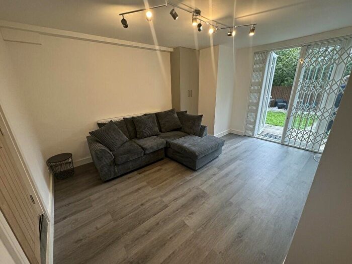 1 Bedroom Flat To Rent In Hartley Avenue, Leeds, LS6