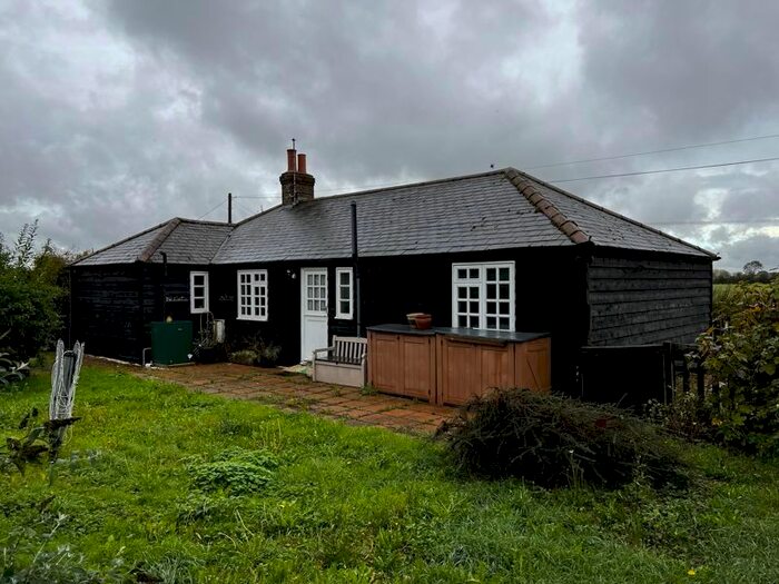 3 Bedroom Bungalow To Rent In Warehorne, Ashford, TN26