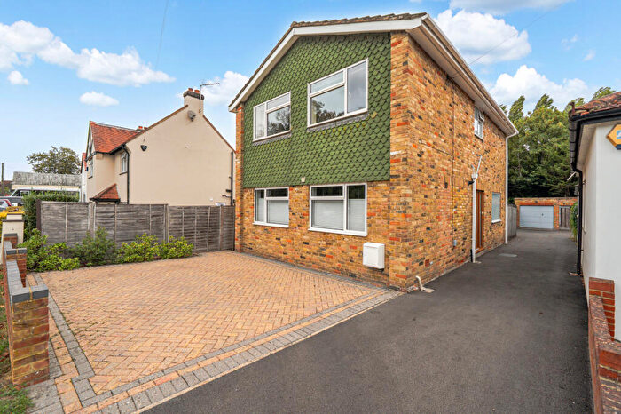 3 Bedroom Detached House For Sale In Lower Road, Gerrards Cross, SL9
