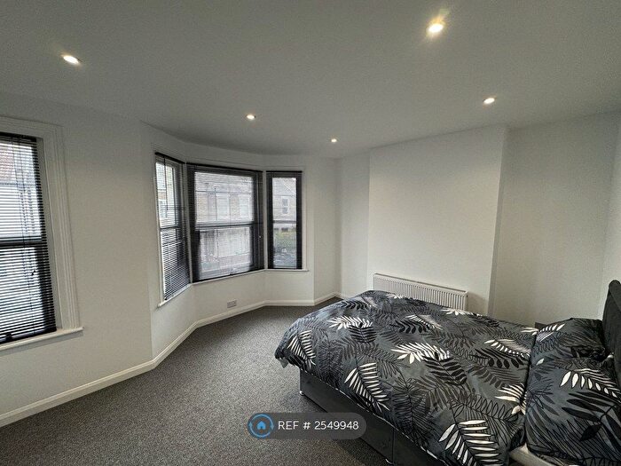 3 Bedroom Flat To Rent In Harcourt Road, London, E15