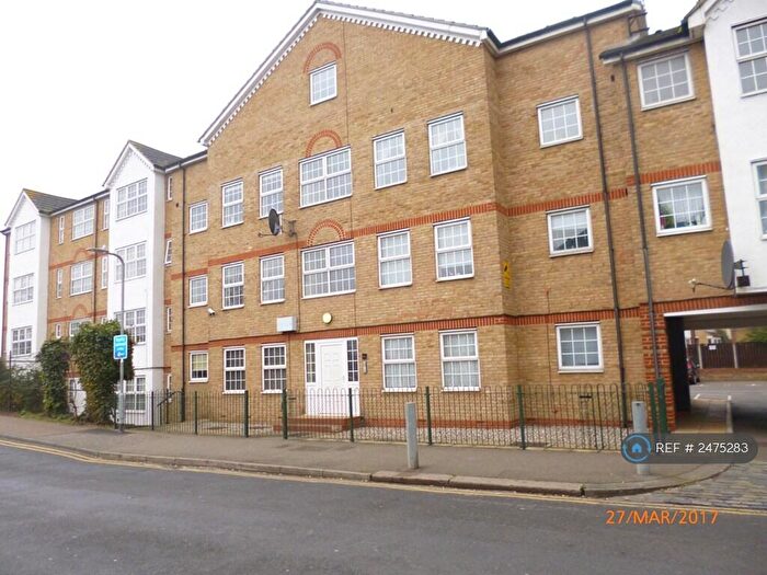 2 Bedroom Flat To Rent In Chase Court Gardens, Southend-On-Sea, SS1