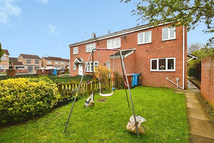 2 Bedroom Terraced House For Sale In Plowden Road, Hull, HU3