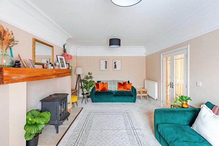 4 Bedroom Cottage For Sale In High Street, Hardingstone, NN4