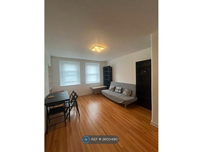 3 Bedroom Flat To Rent In Richmond Place, Edinburgh, EH8