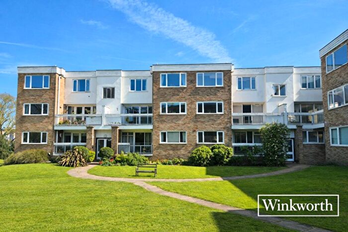 2 Bedroom Apartment For Sale In Somerset Road, New Barnet, EN5