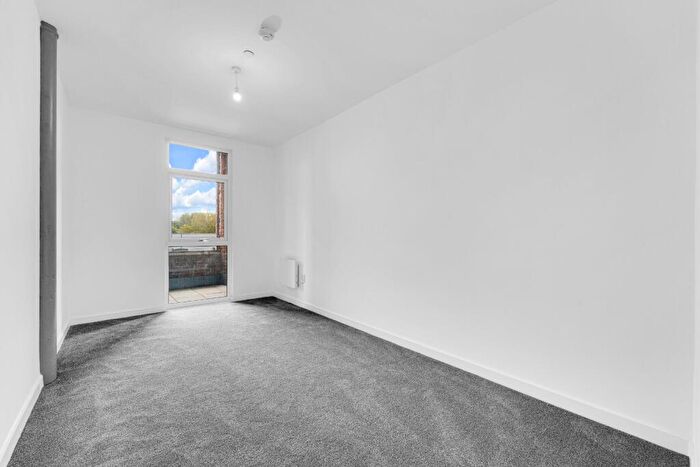 2 Bedroom Flat To Rent In Cotton Gardens, Bolton, Greater Manchester, BL1