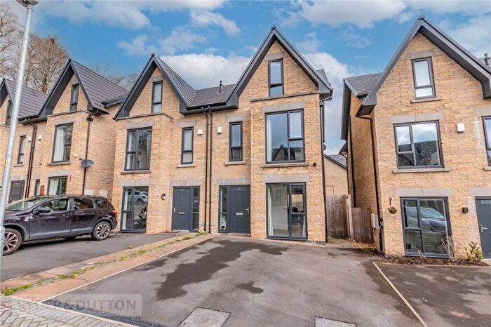 4 Bedroom Semi-Detached House For Sale In Old Mill Drive, Mossley, OL5