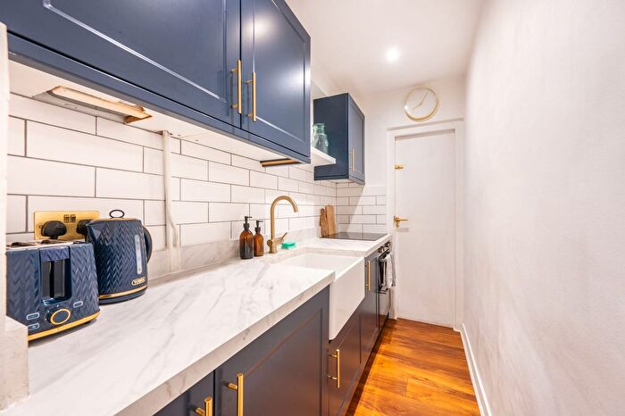 Studio To Rent In Gloucester Terrace, Bayswater, London, W2