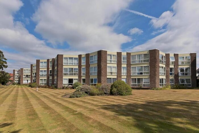 2 Bedroom Flat To Rent In Parkside Court, Off Baker Street, KT13