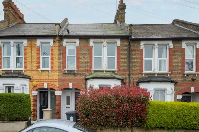 2 Bedroom Flat To Rent In Ringwood Road, Walthamstow, London, E17